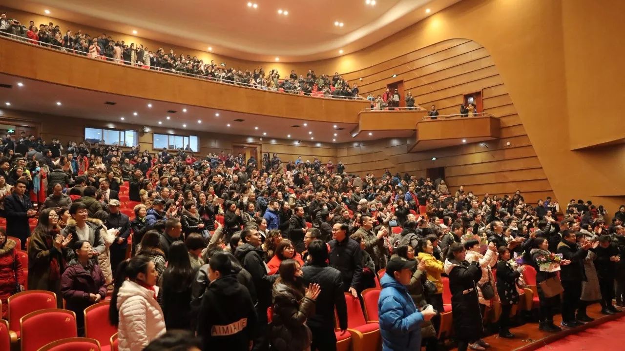 持续失利首场状态出色，RNG观众沸腾！，西亚卡姆重返赛场赢得满堂喝彩(描述进程的七状态转换图)