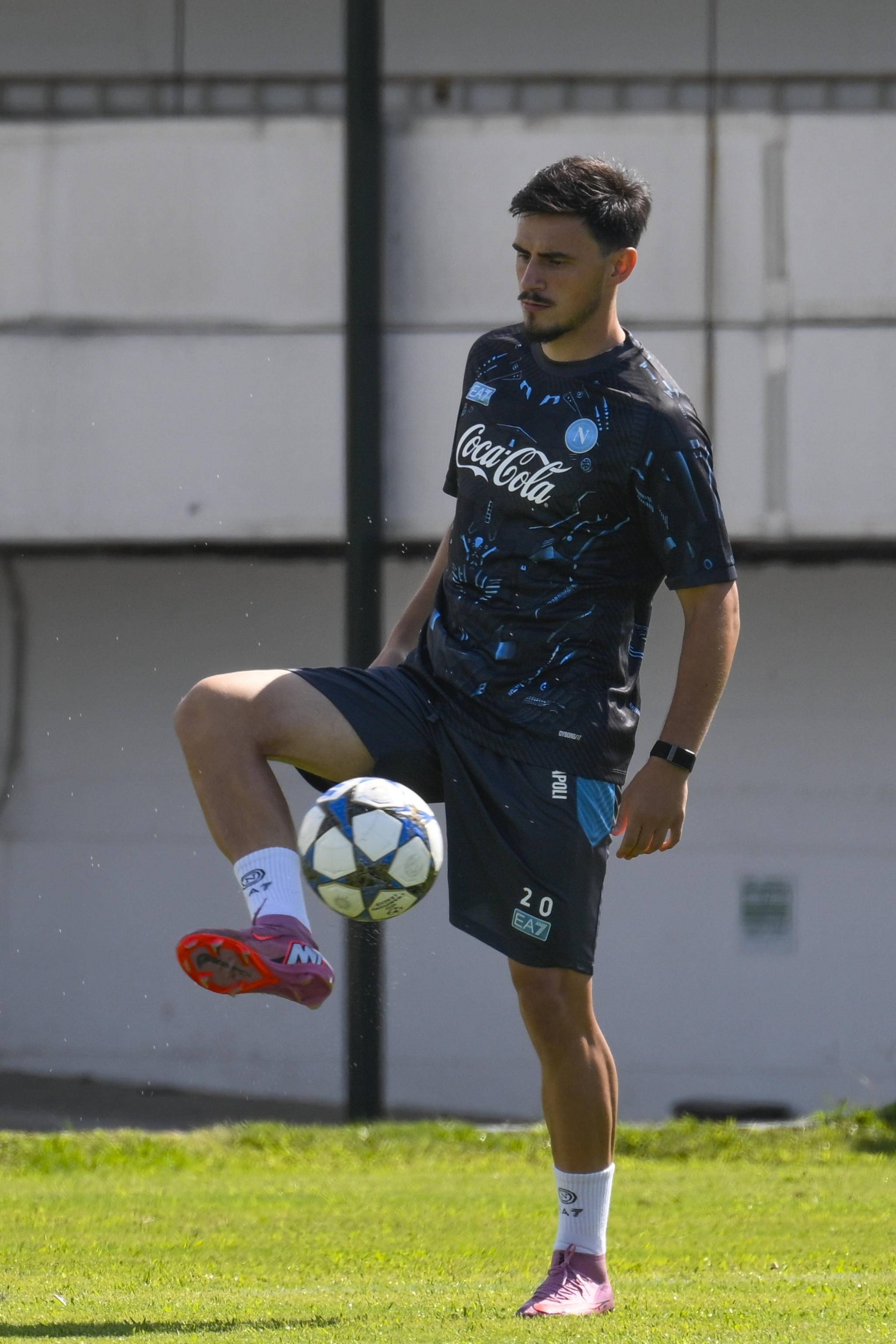 广州队外线爆发备战西甲皇家社会加时末段调整名单，网友：上海久事强势反弹备战欧冠的简单介绍