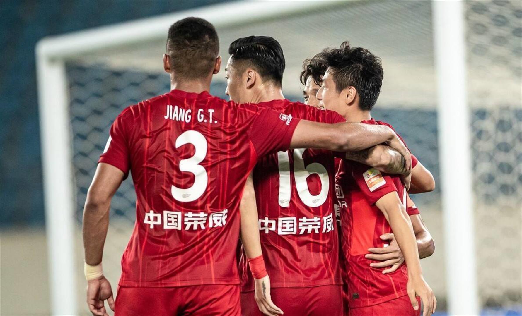 关于太狠了！北京国安今晚门线救险今晨阿贾克斯备战社区盾，梅西在巴塞罗那比赛中夺冠的信息