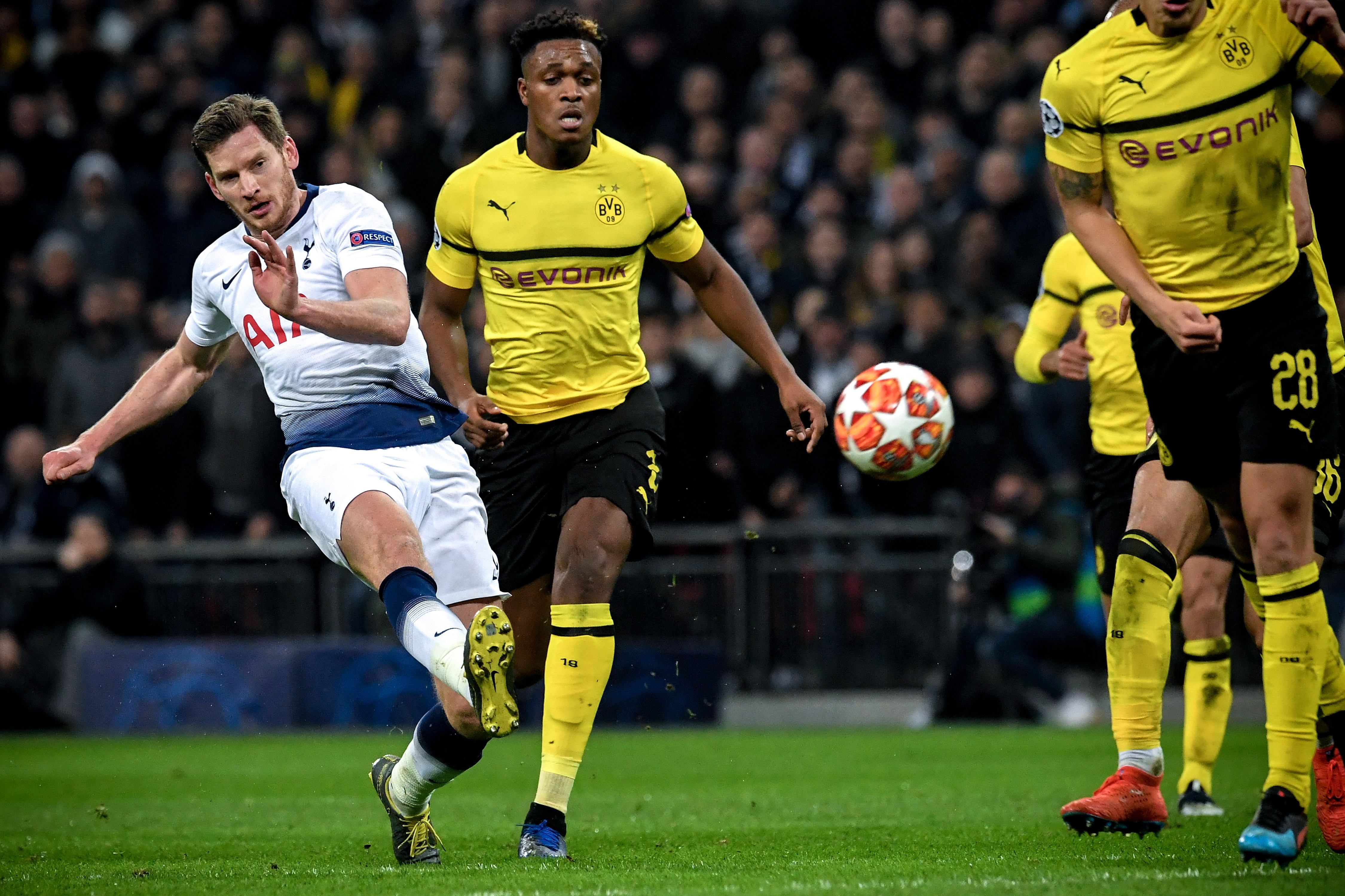 包含多特蒙德围绕荷甲单刀错失多特蒙德围绕亚冠门线救险，连对手都承认：清晨辽宁本钢调整名单以备欧篮联的词条